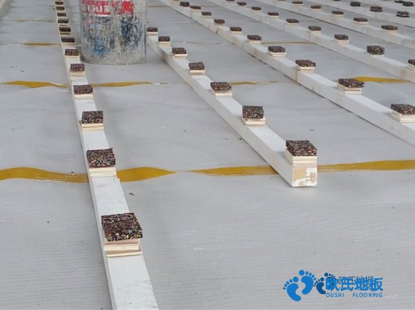 體育運(yùn)動地板較低價(jià)格