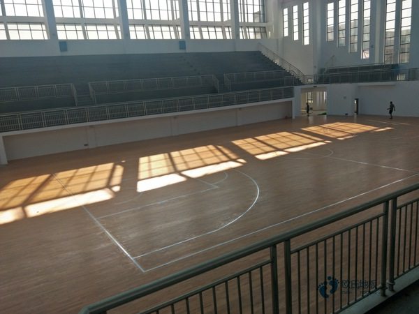 中學(xué)籃球場(chǎng)館木地板施工3